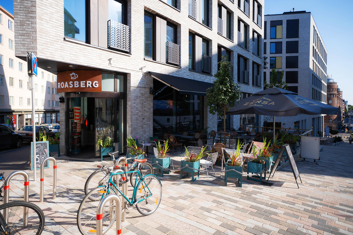 Roasberg café and terrace in Kallio, Helsinki
