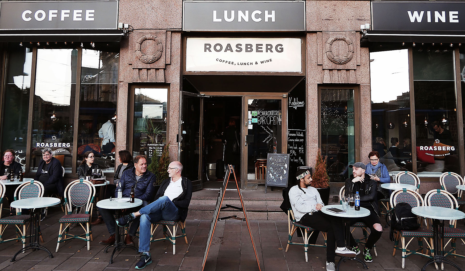 Roasberg café front and terrace on Mikonkatu, Helsinki
